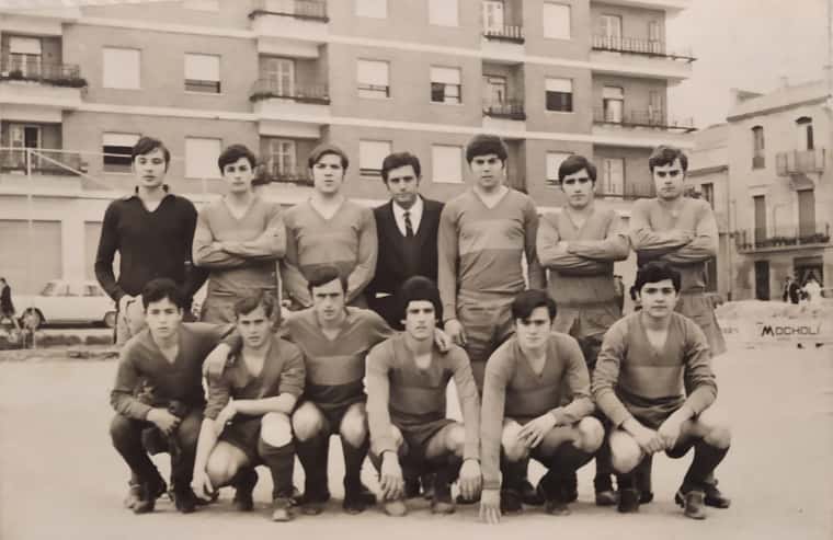 Juvenil del Levante UD. Campo del Mocholí 1969.jpg