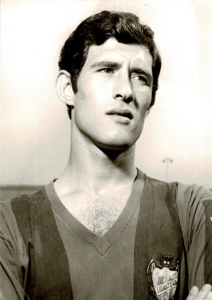 José López Benavent Levante Entre 1972 Y 1975..jpg
