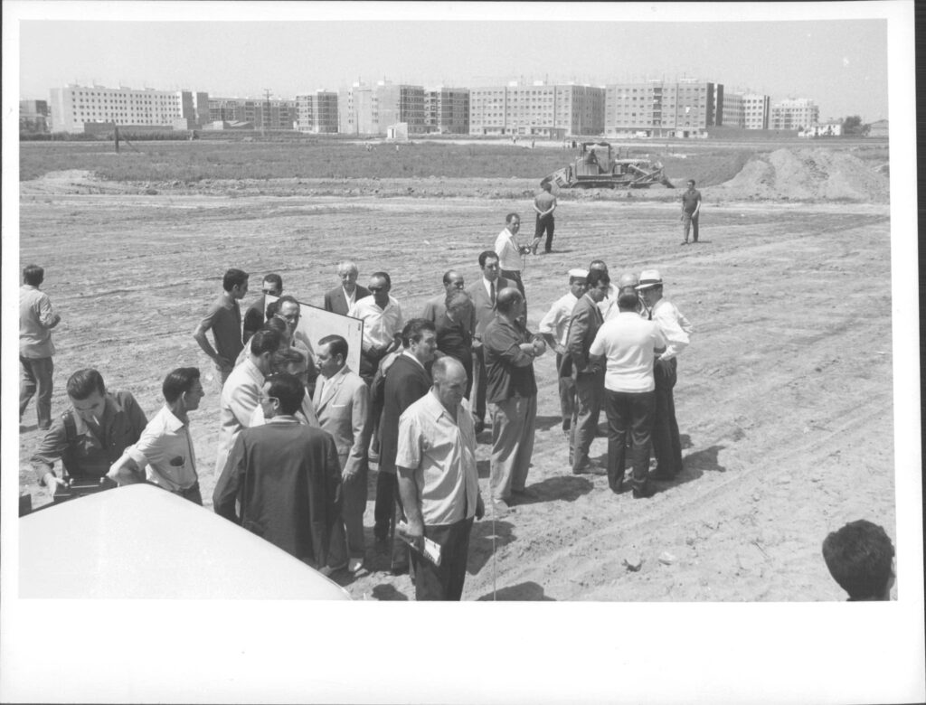 València, any 1968. Inauguració de les obres de l'estadi Ciutat de València del llevant UE a Orriols, per part de la seua directiva.png