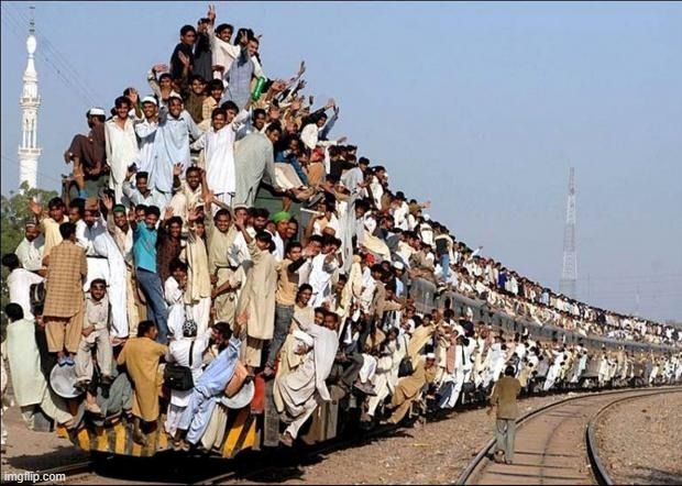 Crowded indian train.jpeg