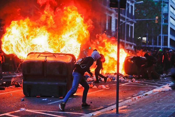 Disturbios en Barcelona 2019.02.jpg